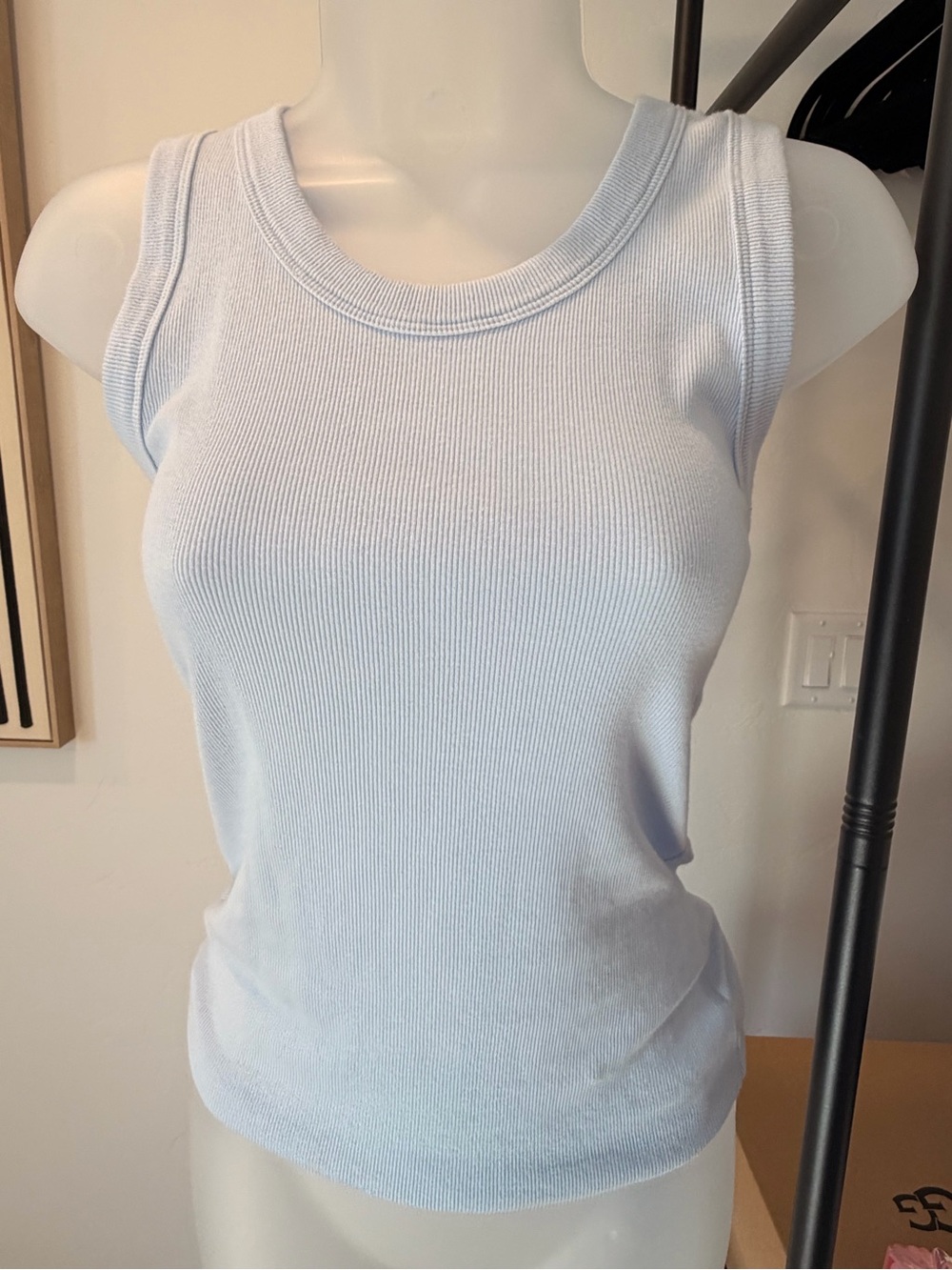 Aritzia busy tank
